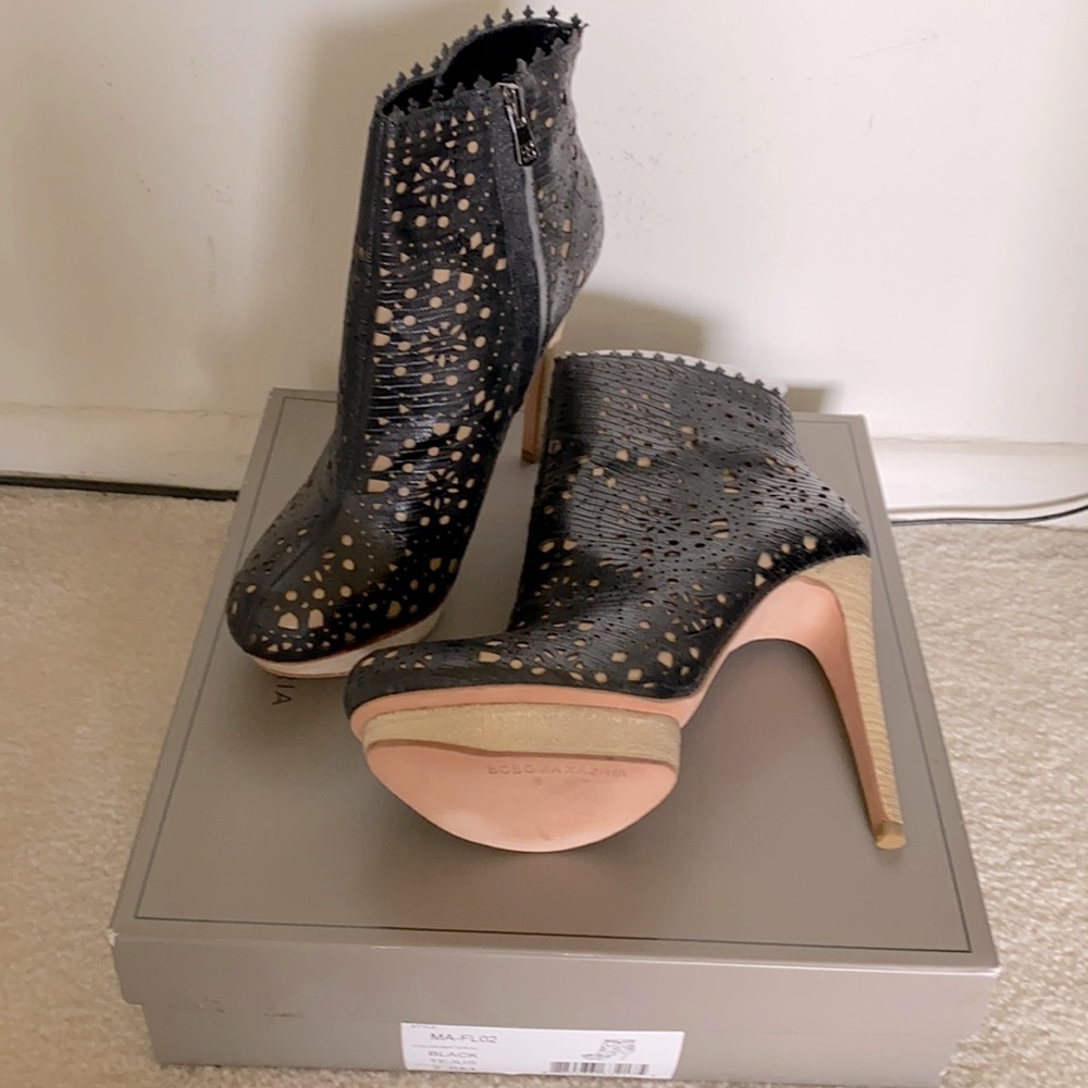 NEW BCBGMAXAZRIA BLACK LEATHER ANKLE BOOTS/ 7.5